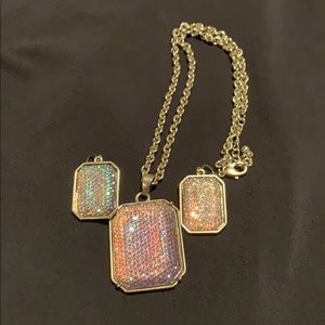 Iridescent necklace set